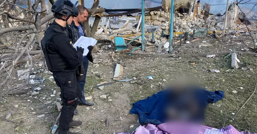 Внаслідок авіаудару по Купʼянському району загинула жінка
