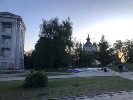 У Києві вночі демонтували «храм-кіоск» біля Десятинної церкви