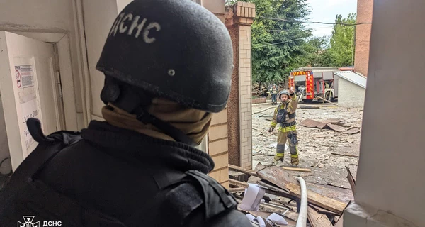 Російський дрон вдарив поряд з будівлею ТЦК у Кривому Розі, один із постраждалих у тяжкому стані (оновлено)