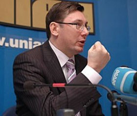 Луценко нашел в списках избирателей 600 тысяч двойников 