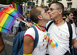 Чтобы в Литве геям  жилось легче, туда привозят гомосексуалистов из Скандинавии 