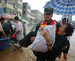 Наводнение в Китае разрушило 4 тысячи зданий и унесло 6 жизней 