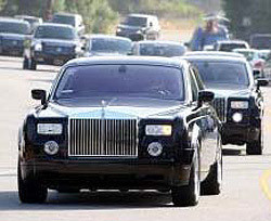 На похоронах Майкла Джексона устроили рекламу дорогих автомобилей  