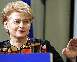 Президент Литвы уменьшила свою зарплату вдвое 