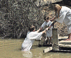 Креститься в священном Иордане опасно для жизни! 