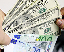 Доллар и евро продолжают дорожать 