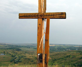 На Донбассе молния ударила в «неправильный» крест 