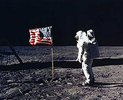 Американцы хотят снова высадится на Луну  