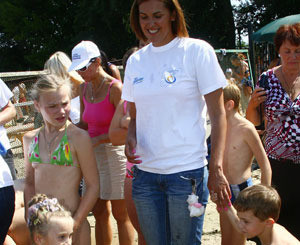 Клочкова и Силантьев научат детей плавать 