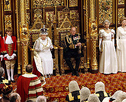 Британским дипломатам разрешили проявлять неуважение к королеве 