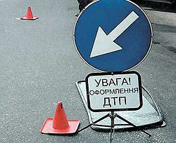 На Ленинградской площади в Киеве перевернулся автомобиль 