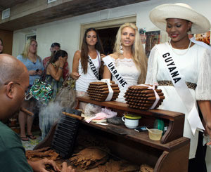 До финала «Мисс Вселенная-2009» осталась неделя: Украинскую красавицу Кристину Коц-Готлиб назвали секс-символом конкурса ФОТО