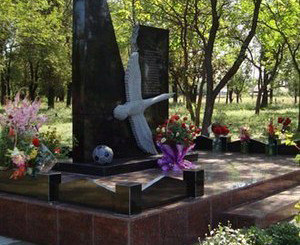 В Днепропетровской области открыли памятник погибшим футболистам 