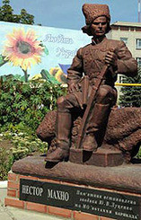 В Гуляйполе поставили памятник Нестору Махно 