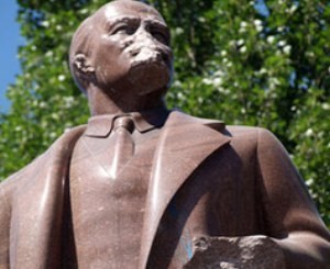 Ленина с отбитым носом исключили из реестра национальных памятников 