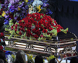 Майкл Джексон похоронен 