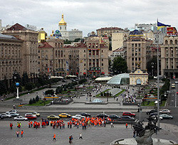 На Майдане в Киеве идет массовый митинг 