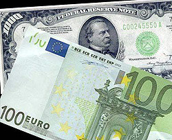 Доллар и евро стремительно дешевеют  