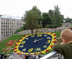 Киевляне смогут сверить время по цветочным часам через неделю 