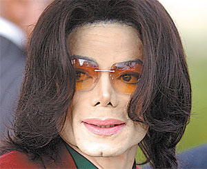 Спасаясь от одиночества, Майкл Джексон расставлял по дому манекены 