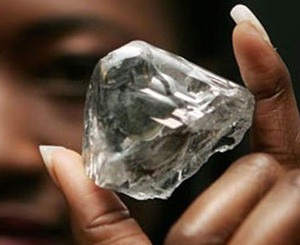 В африканской шахте отыскали алмаз размером с куриное яйцо   