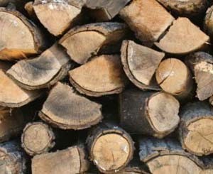 В Харькове дотла сгорел гигантский цех для сушки древесины  