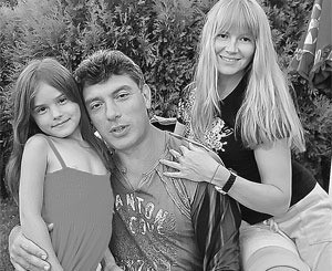 Борис Немцов собирает на юбилей всех самых любимых женщин 