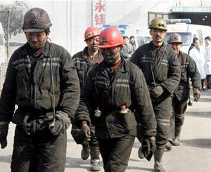 На дне китайской шахты погибли 26 горняков 