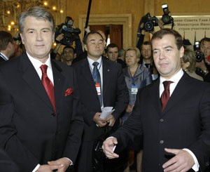 Cаммит глав держав - участниц СНГ в Кишиневе: Ющенко успел поговорить с Медведевым ровно минуту 