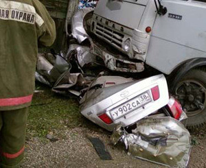 На трассе в Херсонской области легковушка врезалась в КамАЗ: погибли 3 человека 