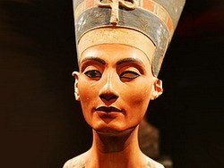 Египтяне требуют бюст Нефертити 