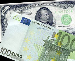 Доллар и евро стремительно дешевеют 