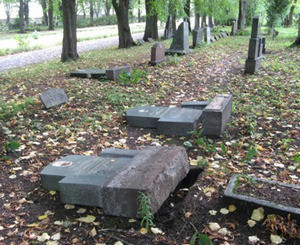 В Германии вандалы осквернили кладбище советских солдат  