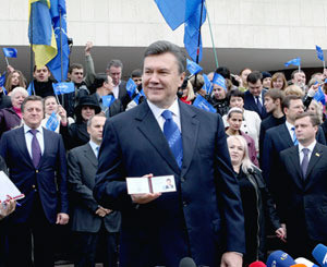 Януковича зарегистрировали кандидатом в президенты в День освобождения Украины от фашистов 