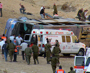 Автобус упал в овраг: погибли 13 человек 