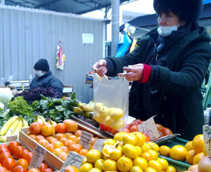 Антимонопольщики взялись за спекулянтов, взвинтивших стоимость овощей и фруктов 