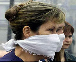 Киевские учителя осваивают новый навык - шить маски 
