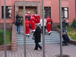 Белорусские Деды Морозы будут отвечать перед прокуратурой 