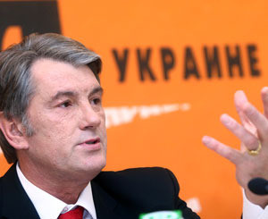 Нельзя спасать от гриппа, убивая экономику страны, считает Ющенко 