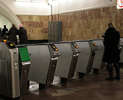 Вторые выходы киевского метро передумали закрывать 