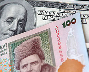 Украинцы массово скупают валюту 