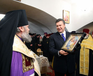 Янукович объяснил, почему обвинения в «ложном» повышении соцстандартов не соответствуют действительности 