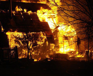 Психически больной мужчина убил 12 человек и сжег шесть домов 