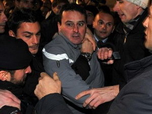 Итальянец, расквасивший нос Сильвио Берлускони, оказался пациентом психушки 