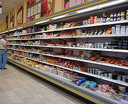 Киевские супермаркеты продают просроченные продукты 
