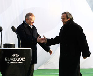 Эмблемой Евро-2012 стала «витинанка» 
