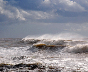 На Азовском побережье из-за шторма подтоплено 65 баз отдыха 