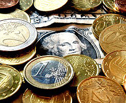 Доллар и евро продолжают дешеветь 