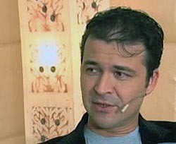 Писатель Илиас Меркури хочет наказать тех, кто от его имени публиковал мертвого Турчинского 