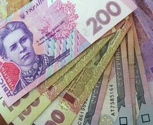 Жительница Чернигова нашла на улице пакет с 3400 гривен и отдала их в милицию  